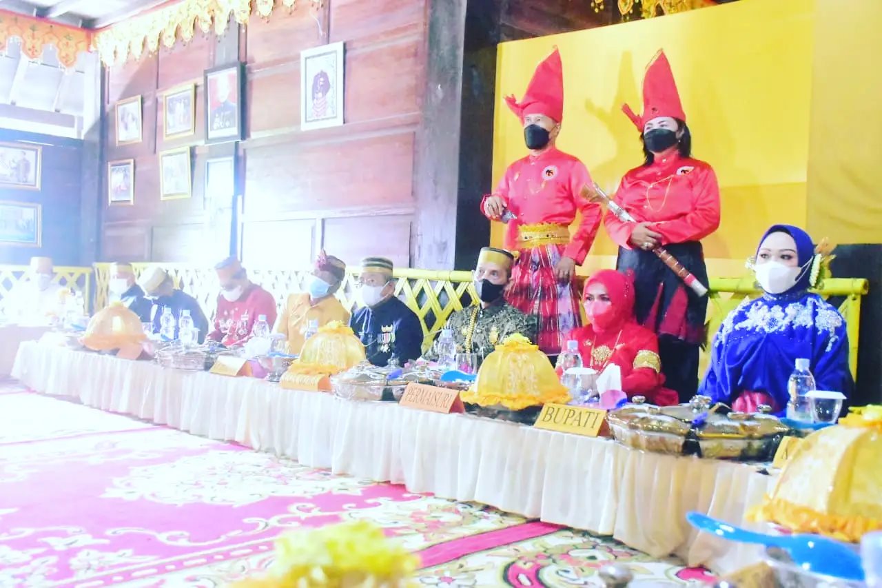 Gubernur dan Bupati Mamuju Hadiri Pelantikan Raja Mamuju